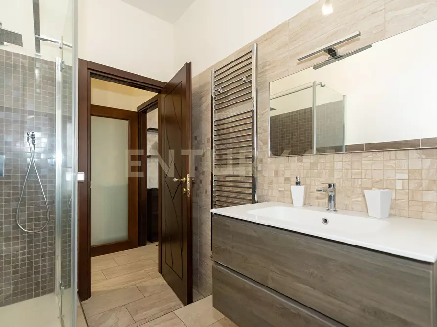 Immagine 26 di Pentalocale in vendita  in Viale Carmine Caruso 10 a Motta Sant'anastasia