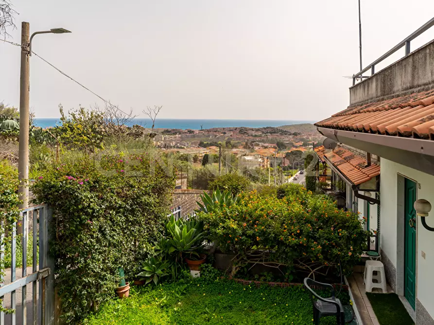 Immagine 1 di Villa in vendita  in Via Santa Rosa da Lima 17 a Catania