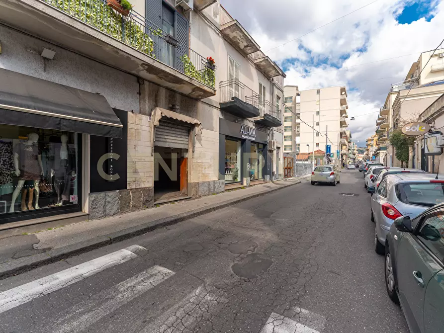 Immagine 5 di Locale commerciale in vendita  in Via del Bosco 107 a Catania