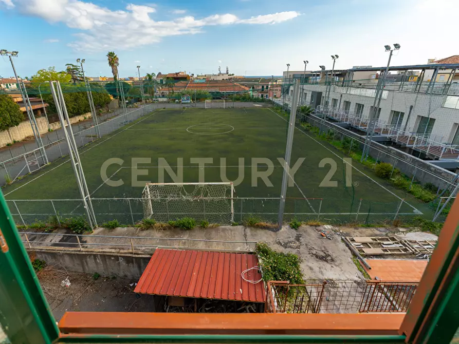 Immagine 48 di Showroom in vendita  in Via delle Scuole 1 a Aci Castello