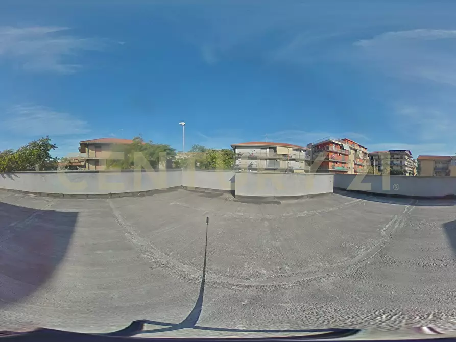 Immagine 35 di Locale commerciale in vendita  in Via Firenze 205 a Aci Castello