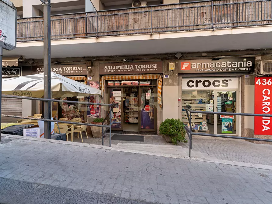 Immagine 2 di Locale commerciale in vendita  in Via Caronda 440 a Catania