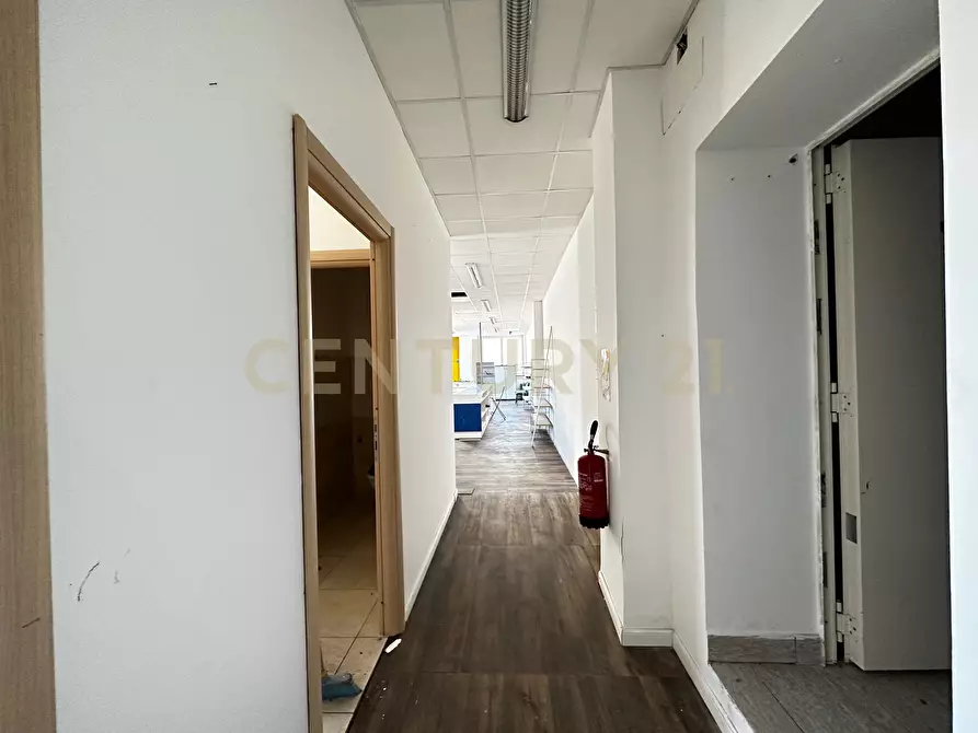 Immagine 27 di Locale commerciale in vendita  in Via Partenope 2 a Anzio