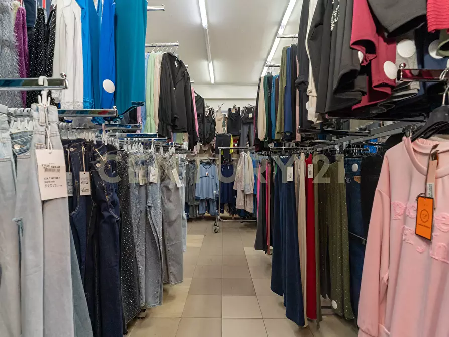 Immagine 21 di Attività commerciale in vendita  in Via Nizzeti 6 a Aci Catena