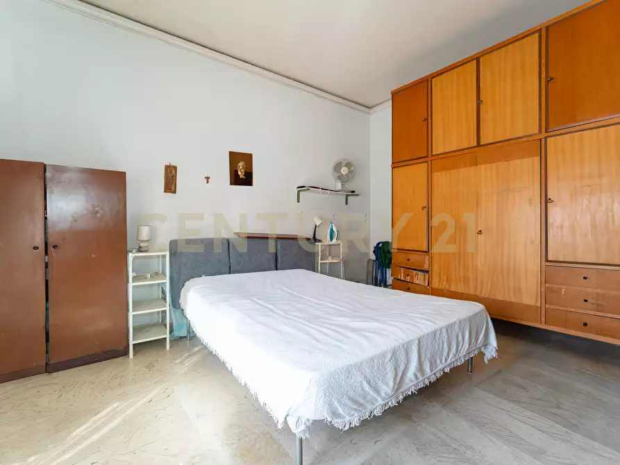 Immagine 39 di Pentalocale in vendita  in Via Fratelli Bandiera 13 a Gravina Di Catania