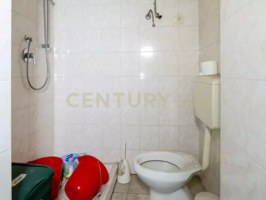 Immagine 26 di Locale commerciale in vendita  in Via Cagliari 51 a Catania