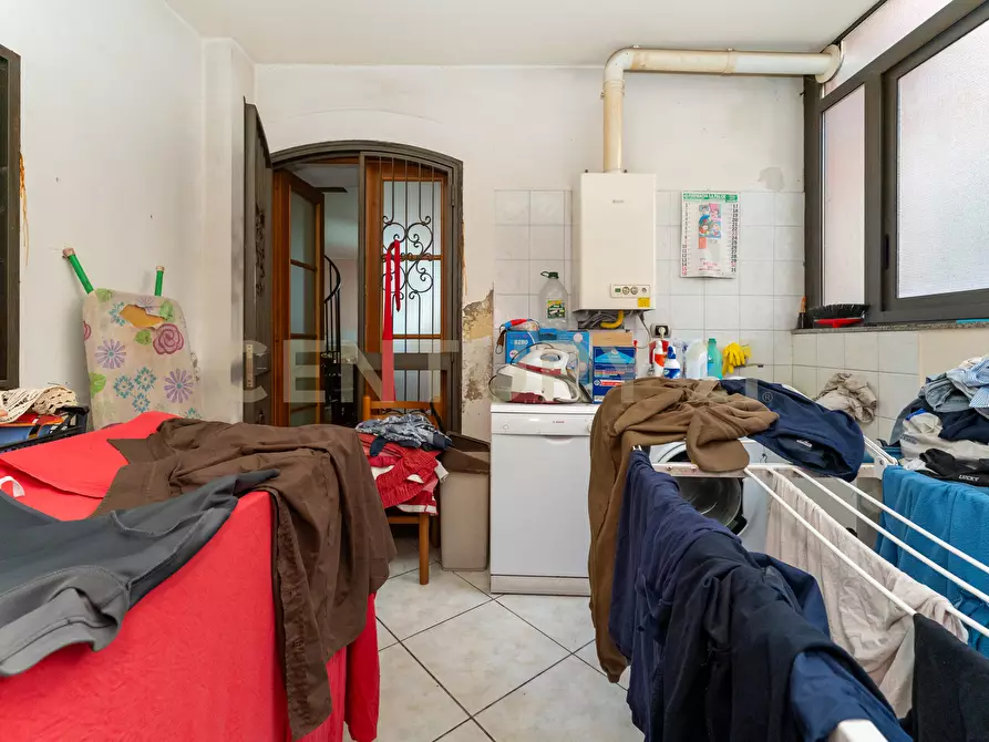 Immagine 18 di Pentalocale in vendita  in Via Giuseppe Verdi 165 a Catania