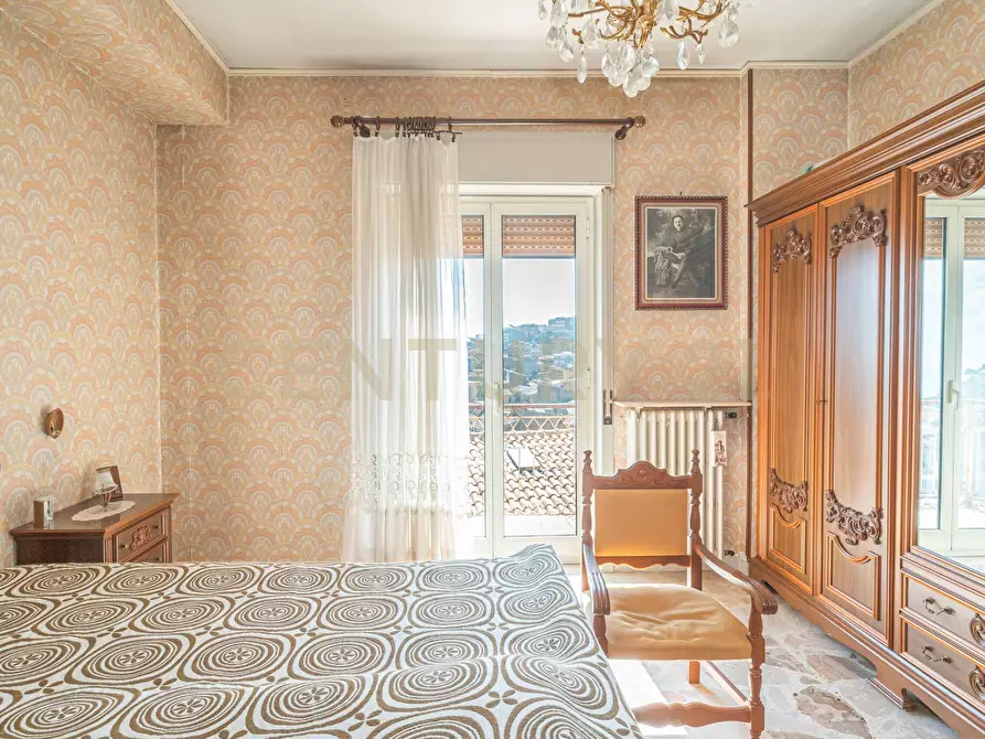 Immagine 15 di Pentalocale in vendita  in Via Roma 135 a Enna