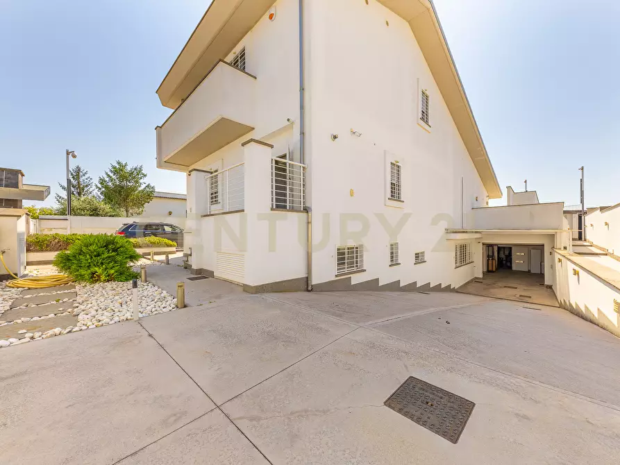 Immagine 41 di Villa in vendita  in Via Caporetto 23 a Anzio