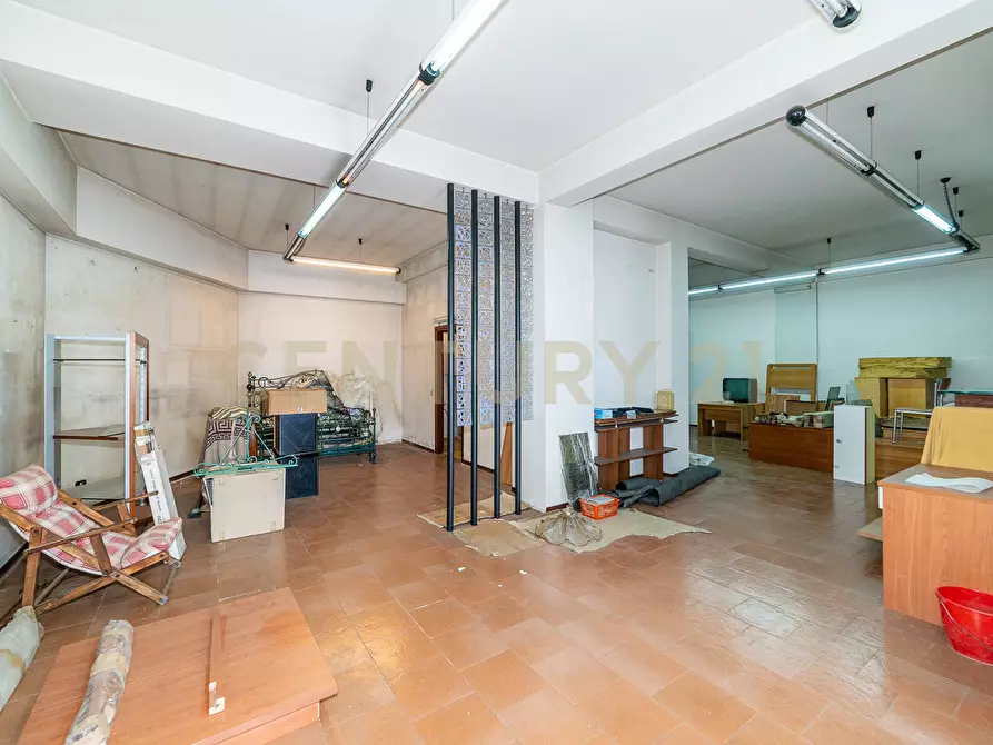 Immagine 4 di Locale commerciale in vendita  in Via Tripoli 185 a Aci Castello