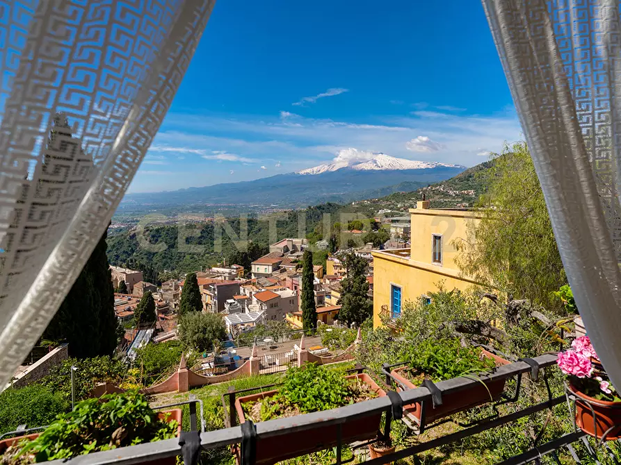 Immagine 22 di Villa in vendita  in Via Leonardo Da Vinci 5 a Taormina