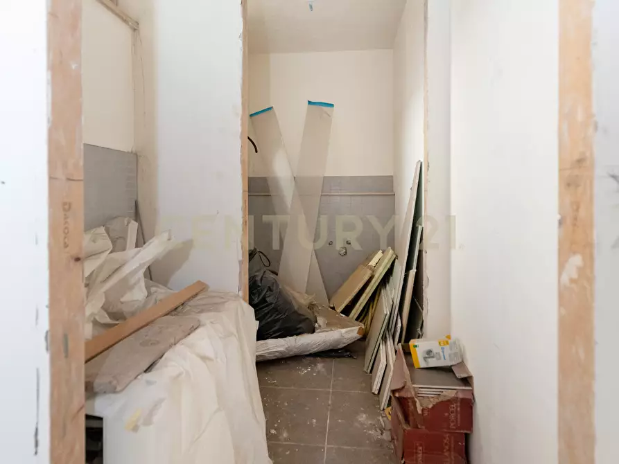 Immagine 29 di Locale commerciale in vendita  in Via Milano 85 a Catania