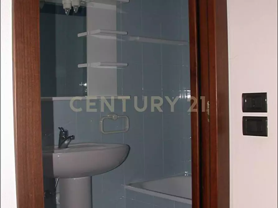 Immagine 21 di Quadrilocale in vendita  in Via Vittorio Monese a Garda