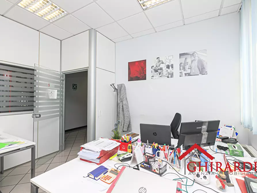 Immagine 20 di Ufficio in vendita  in Via Bombrini a Genova