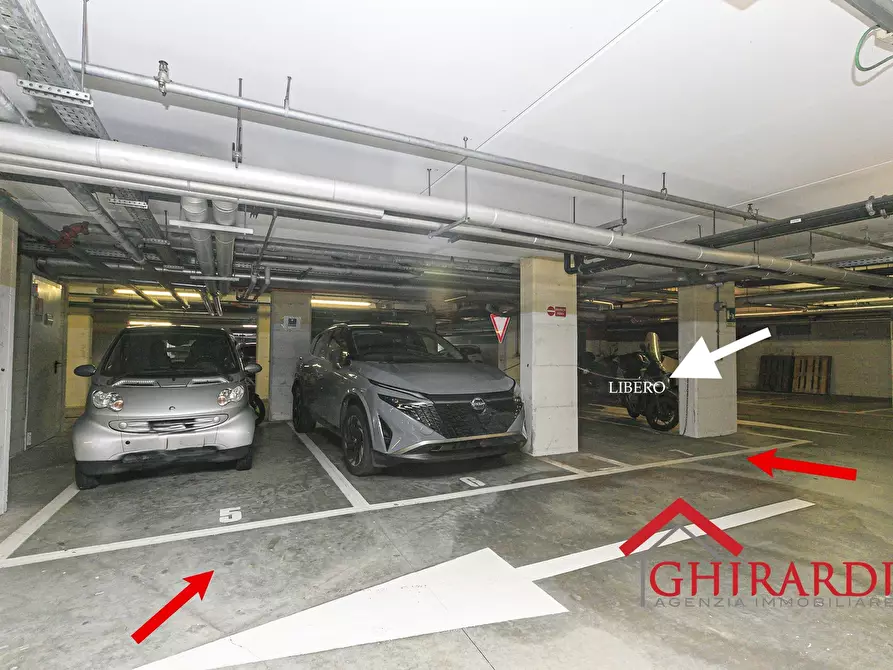Immagine 29 di Garage in vendita  in Via Bombrini a Genova