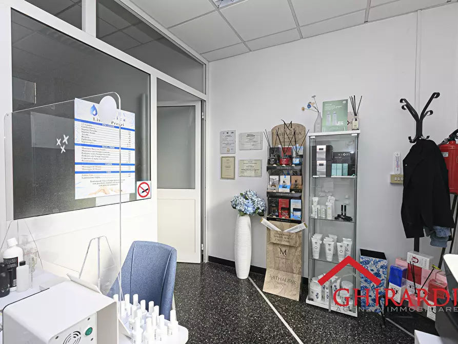 Immagine 5 di Attività commerciale in vendita  in VIA G. CALDESI 43R a Genova