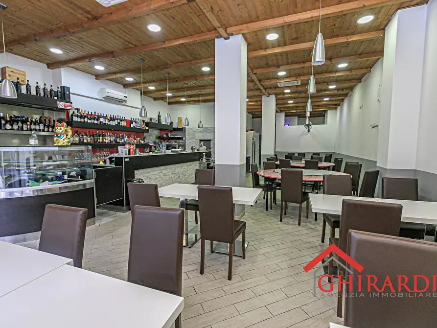 Immagine 3 di Locale commerciale in vendita  in VIA SALUCCI 13-15R a Genova