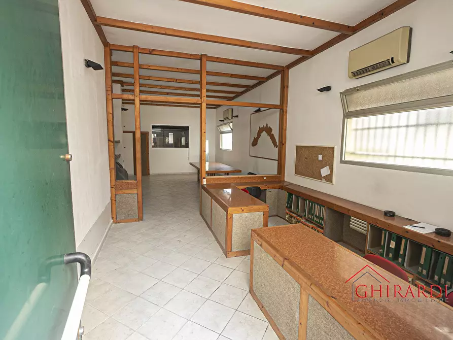 Immagine 2 di Magazzino in vendita  in VIA ANDREA DEL SARTO 46R a Genova
