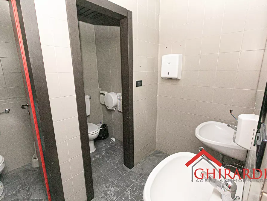 Immagine 24 di Ufficio in affitto  in VIA DE MARINI 1 a Genova