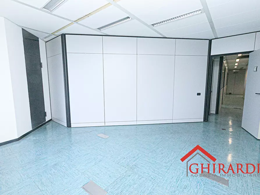 Immagine 18 di Ufficio in affitto  in VIA DE MARINI 1 a Genova