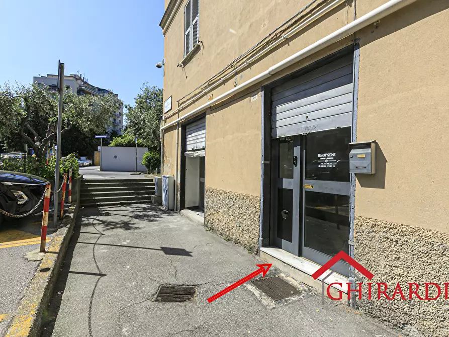 Immagine 25 di Locale commerciale in vendita  in Via Tomaso Grossi 25R a Genova