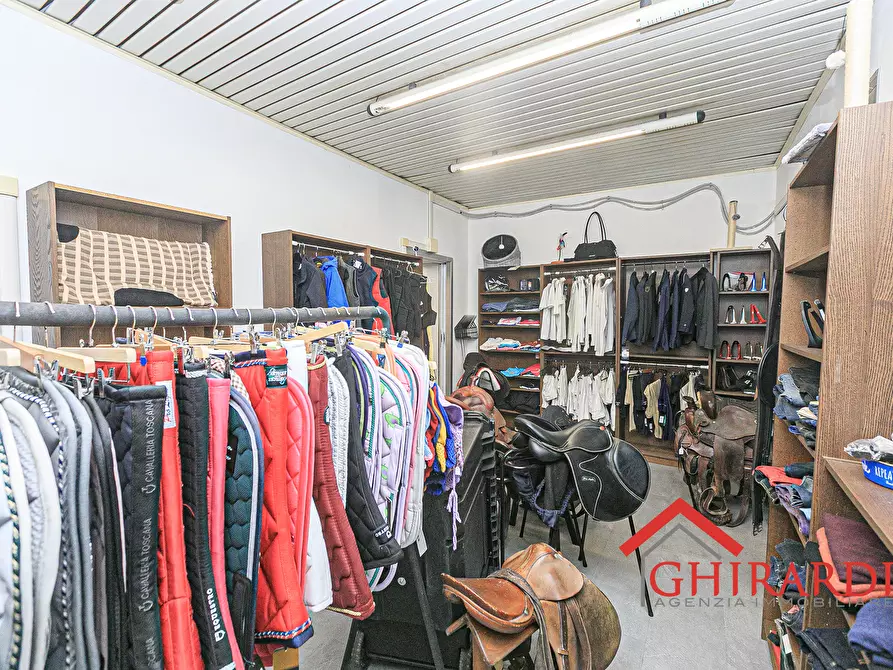 Immagine 15 di Attività commerciale in vendita  in VICO CAMPETTO 3/5 R a Genova