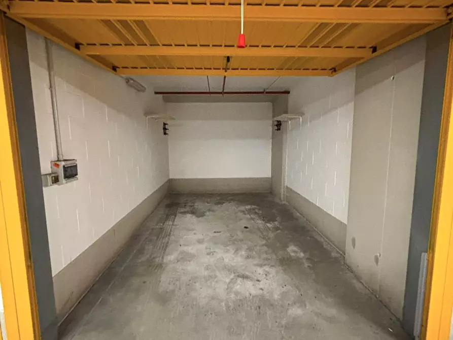 Immagine 10 di Garage in vendita  in Via Emanuele Ferro a Genova