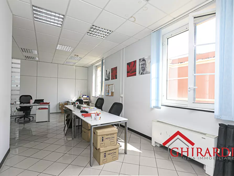 Immagine 14 di Ufficio in vendita  in Via Bombrini a Genova