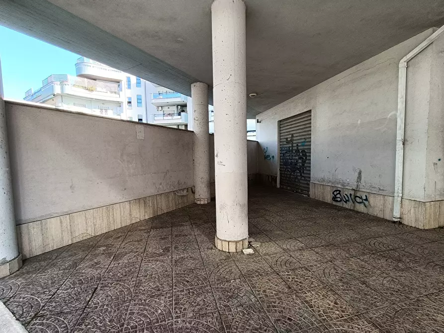 Immagine 5 di Locale commerciale in vendita  a Nettuno