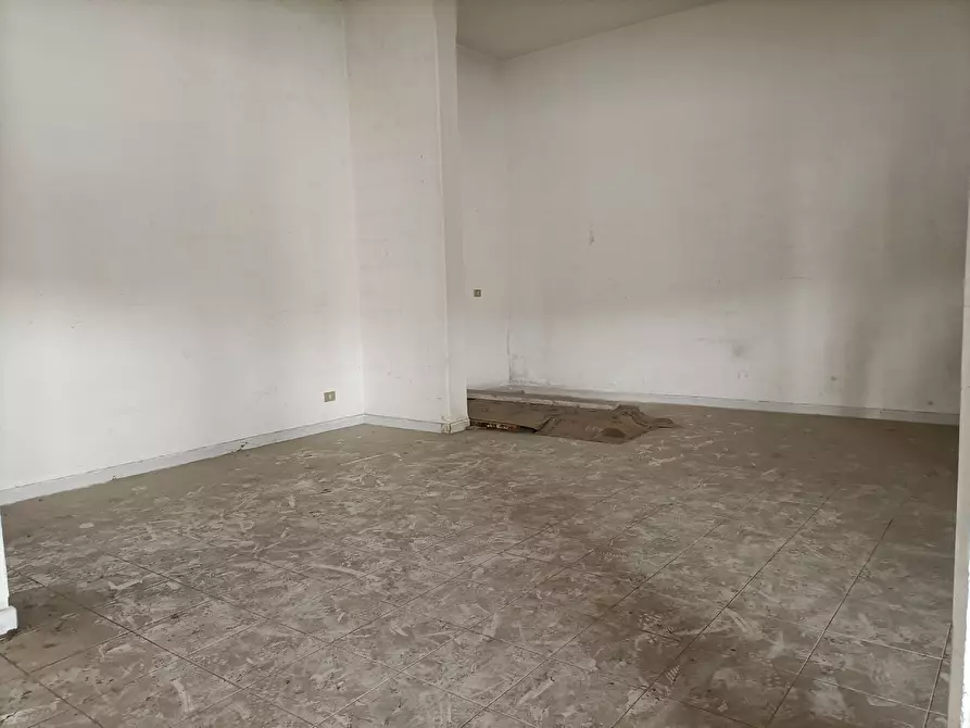 Immagine 9 di Locale commerciale in vendita  a Nettuno