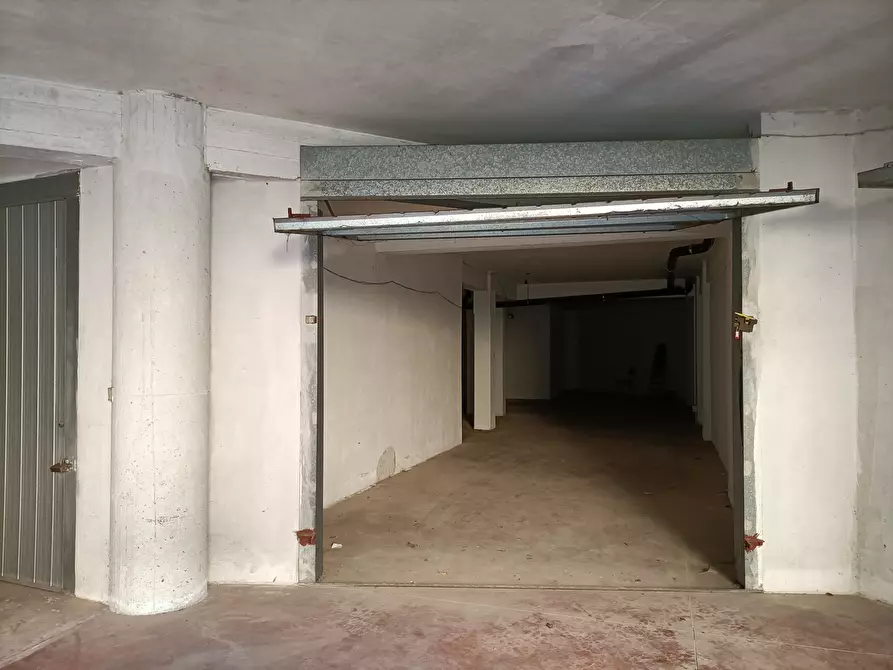 Immagine 13 di Locale commerciale in vendita  a Nettuno