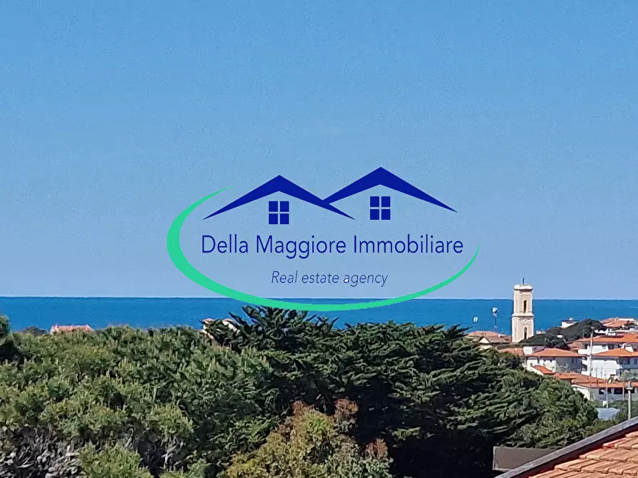 Immagine 22 di Villa in vendita  a Livorno