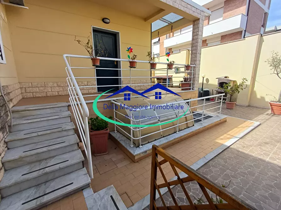 Immagine 1 di Casa bifamiliare in vendita  in Via Oberdan Chiesa a Livorno