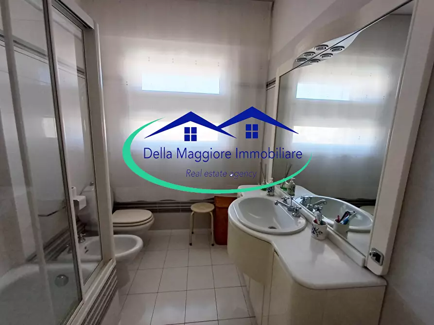 Immagine 27 di Pentalocale in vendita  in via montebello a Livorno