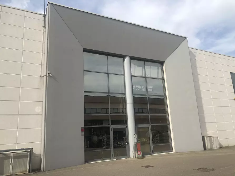 Immagine 32 di Attività artigianale in affitto  a Collecchio