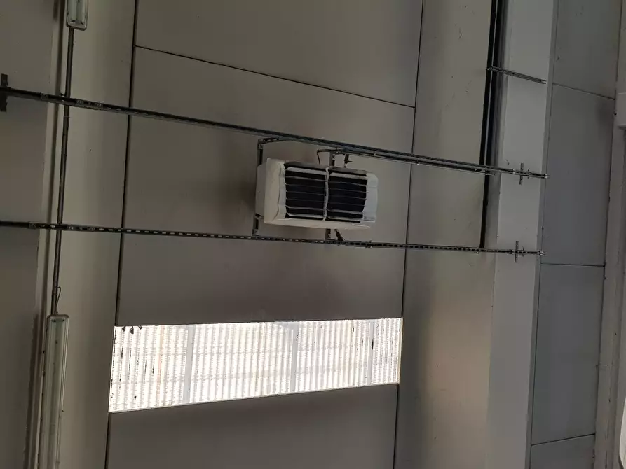 Immagine 8 di Attività artigianale in vendita  a Parma