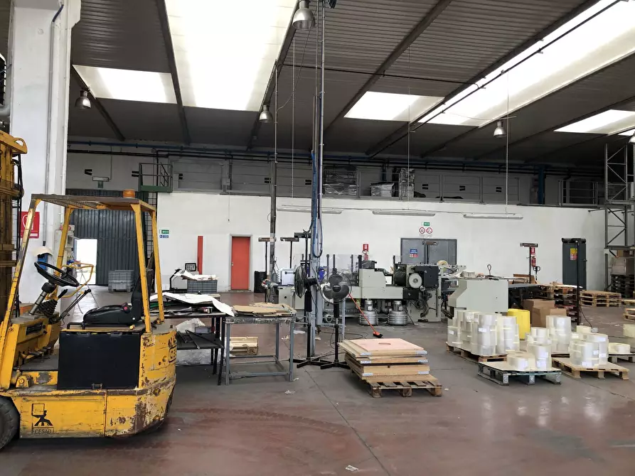 Immagine 14 di Attività artigianale in vendita  a Collecchio