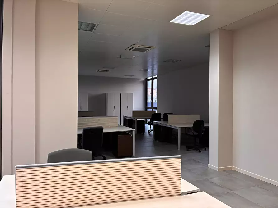 Immagine 9 di Ufficio in affitto  a Parma
