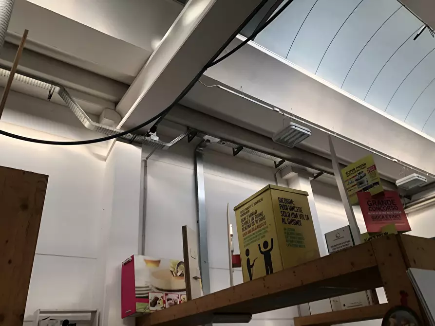 Immagine 8 di Attività artigianale in vendita  a Parma