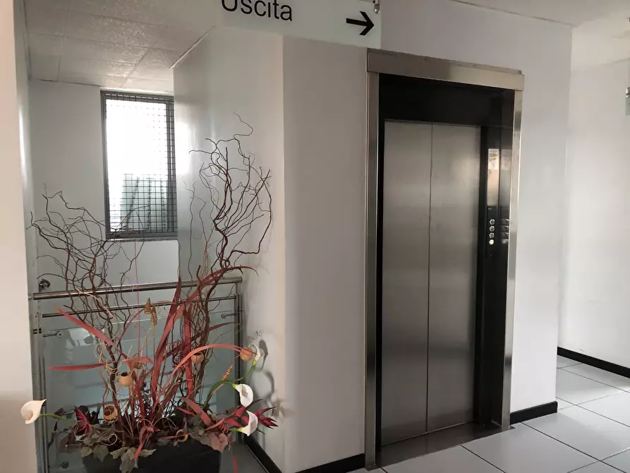 Immagine 3 di Ufficio in vendita  a Parma