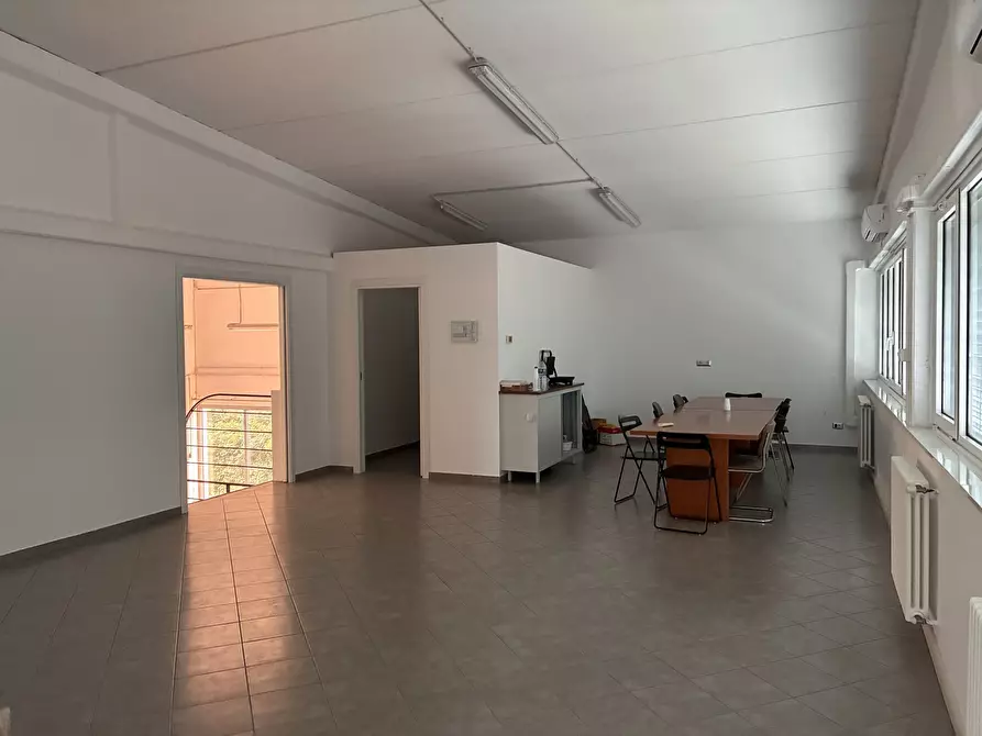 Immagine 11 di Attività artigianale in affitto  a Parma