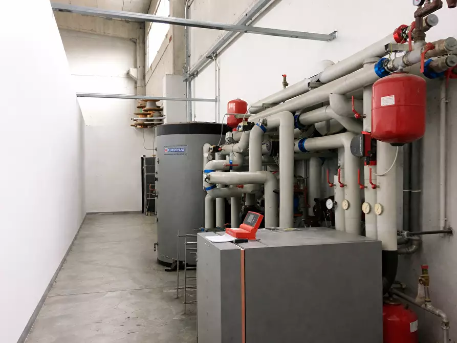 Immagine 8 di Attività artigianale in vendita  a Parma