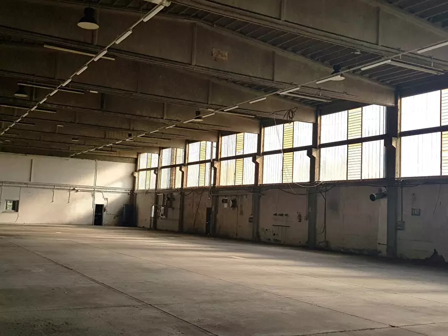 Immagine 3 di Attività artigianale in affitto  a Parma