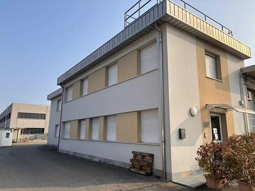 Immagine 15 di Ufficio in affitto  a Parma