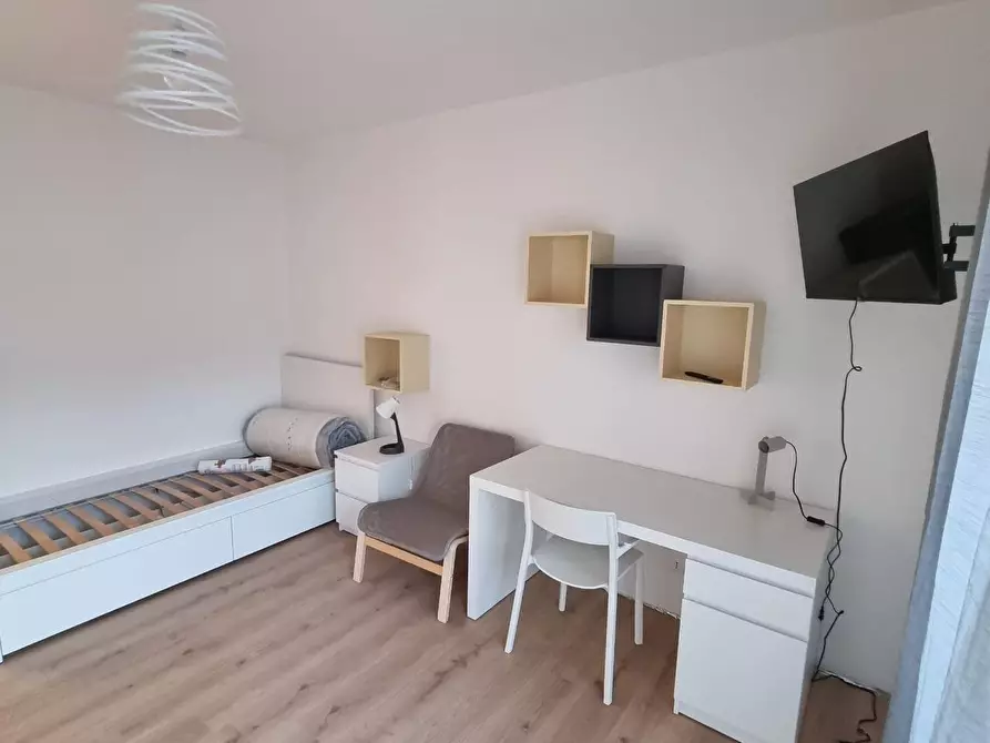 Immagine 2 di Stanza singola in affitto  a Trento