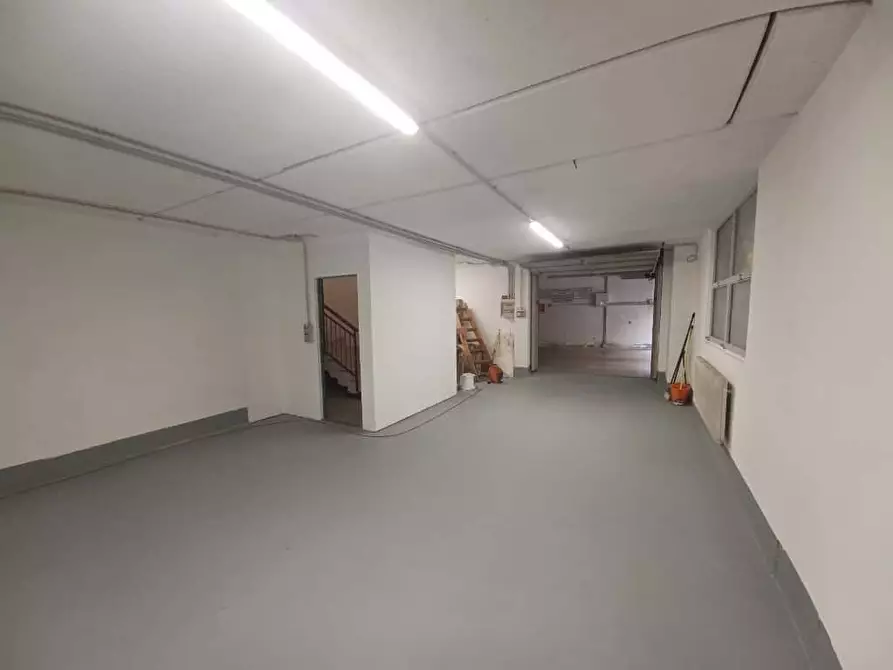 Immagine 10 di Locale commerciale in affitto  a Trento