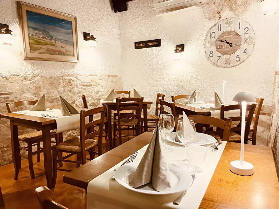 Immagine 11 di Bar / Ristorante in vendita  in Via Enrico Cialdini a Sirolo