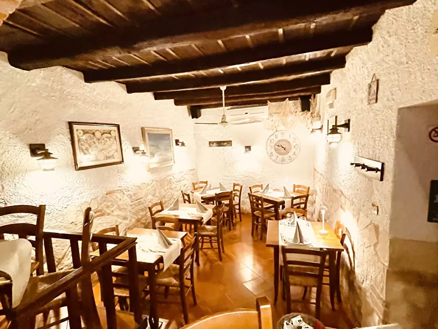 Immagine 22 di Locale commerciale in vendita  in Via Enrico Cialdini a Sirolo