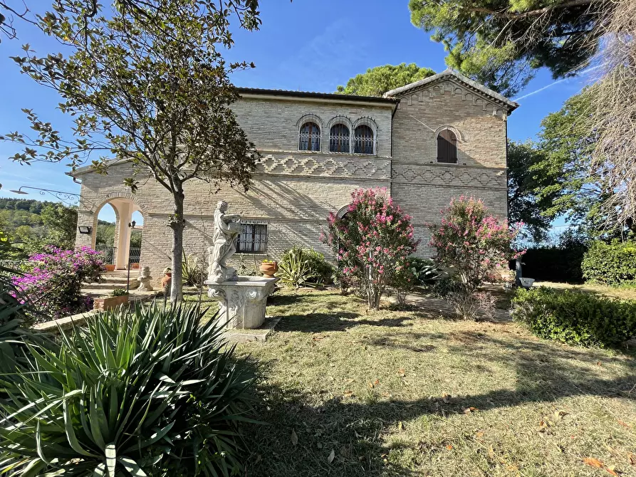 Immagine 10 di Villa in vendita  in VIA chiaravallese a Osimo