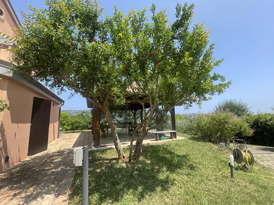 Immagine 2 di Villa in vendita  in Coppo a Sirolo